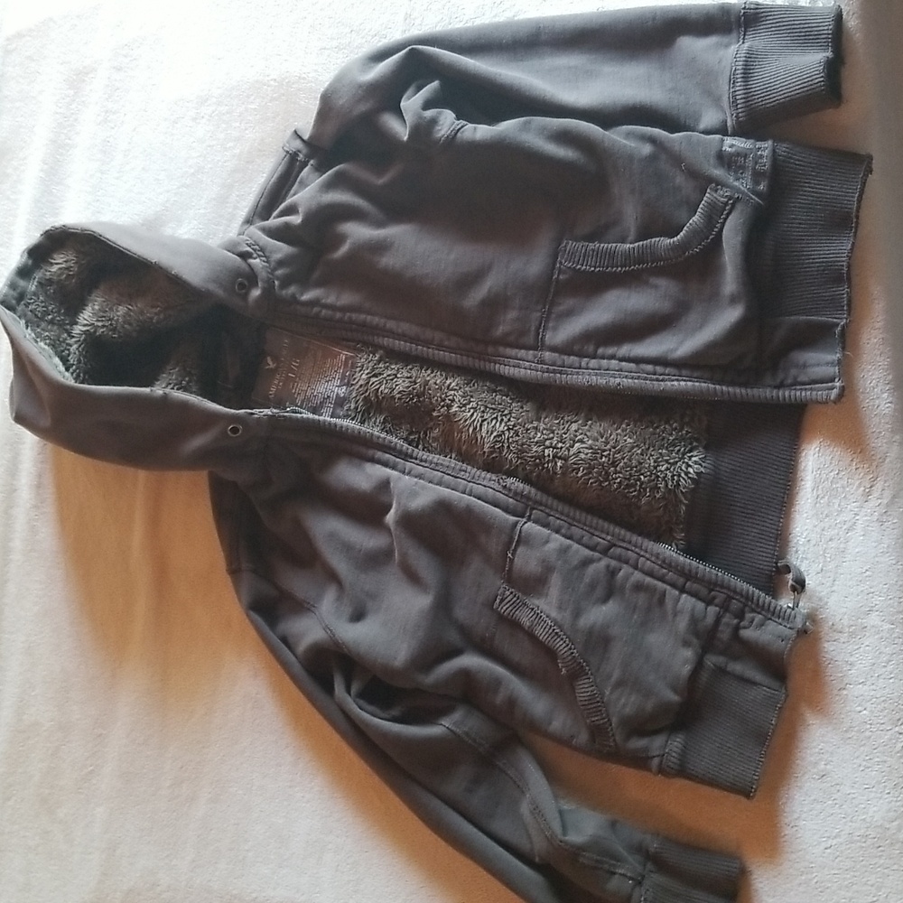New without tags. Large American Eagle heavy hoodie with fur lining